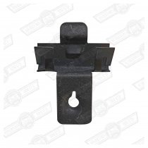 CLIP-PARCEL SHELF EDGE-RADIO SUPPORT